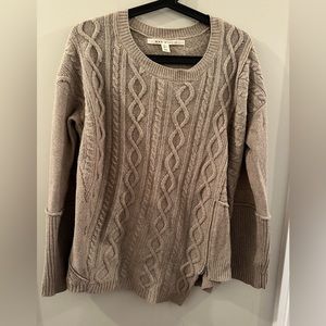 Beige sweater with zipper and knit detail